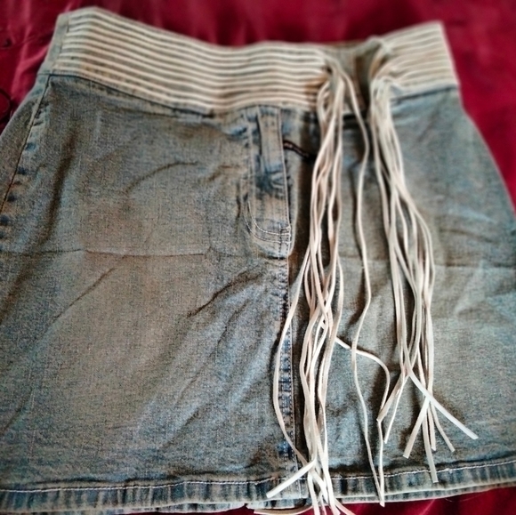 Skrit - Picture 2 of 6